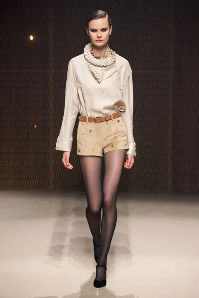 Look 3
